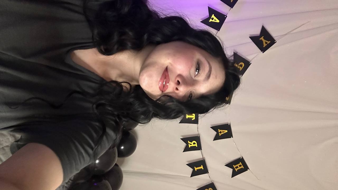 webcam-jonge-vrouw-5Noire-Vanilla-Cup-C-1746619159119.mp4