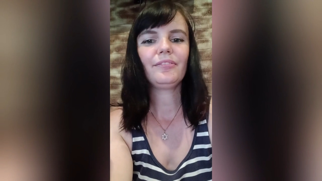 webcam-bisexuele-jonge-vrouw-Alicexbaby-Cup-B-1755347924785.mp4