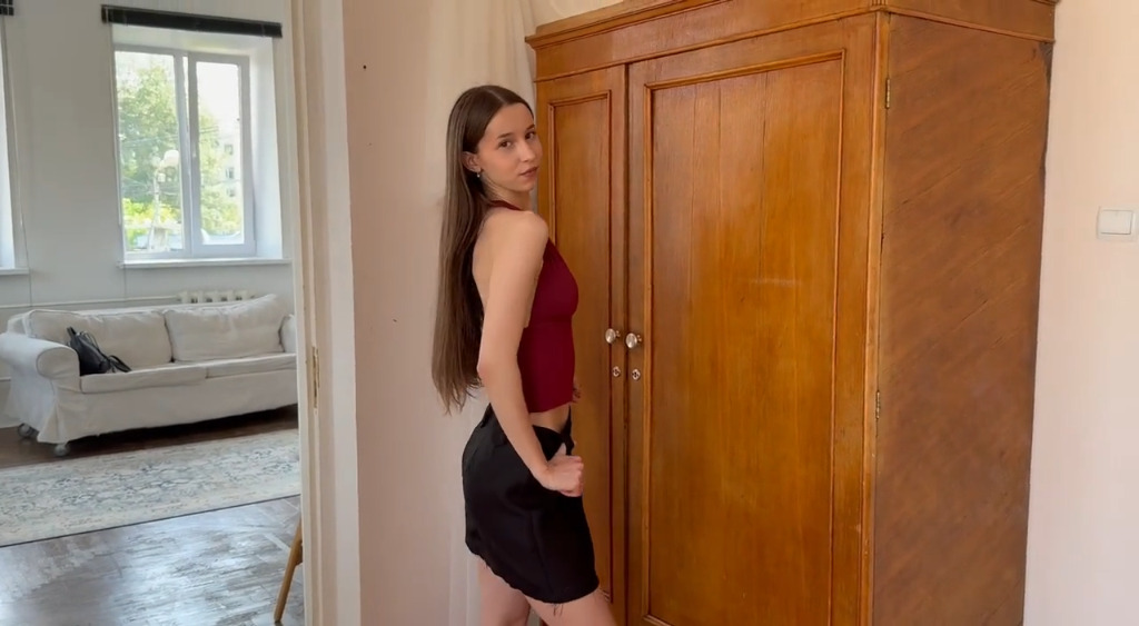 AlinaNotty-is-een-verlegen-meisje-van-20-jaar-op-zoek-naar-geile-oudere-mannen-voor-hete-seks.mp4