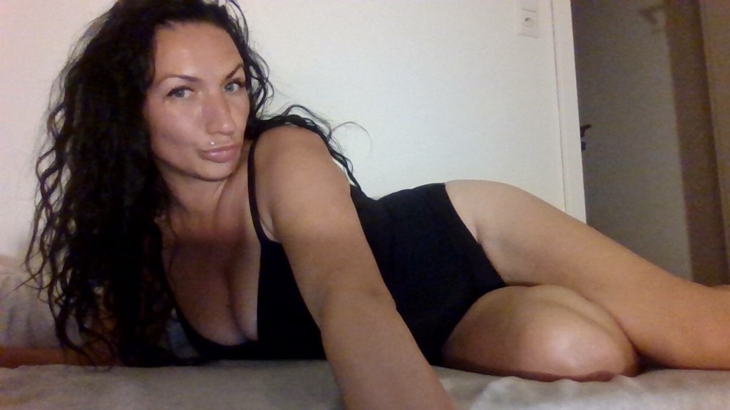 webcam-bisexuele-oma-alinutza-Cup-B-1755553460614.mp4