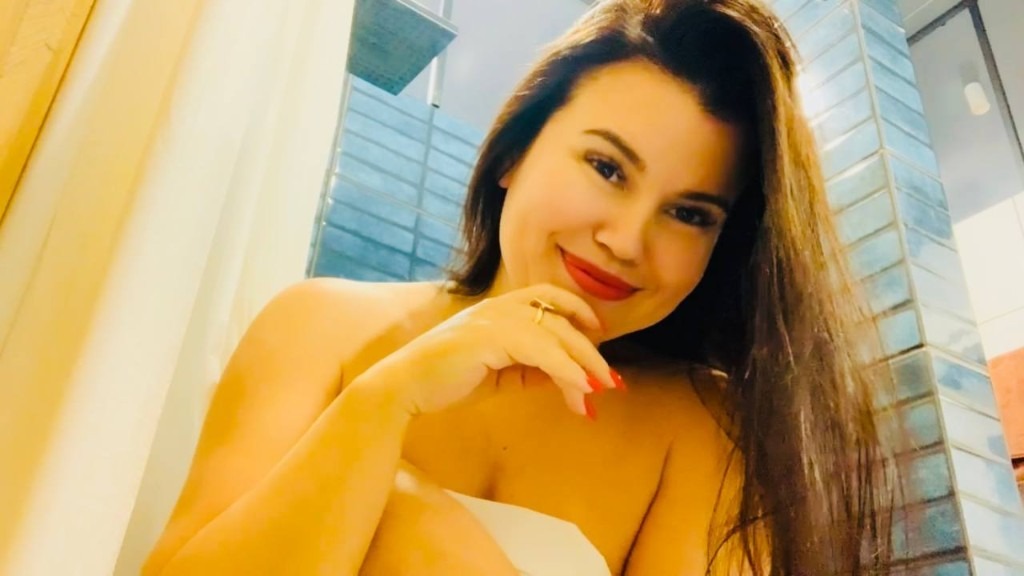 webcam-rijpe-vrouw-AngelicHeart-Cup-C-1738794084581.mp4