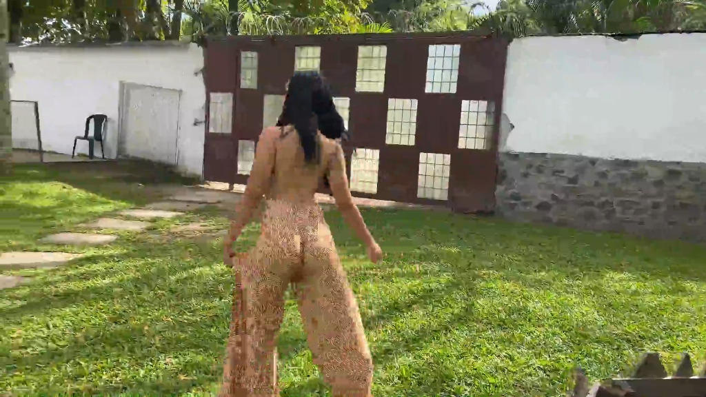 AnnieSaenz-webcam-video-2-Do-you-want-to-spend-the-summer-with-me.mp4