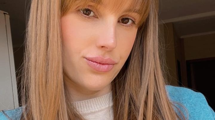 webcam-jonge-vrouw-Annietje-Cup-B-1745540396657.mp4