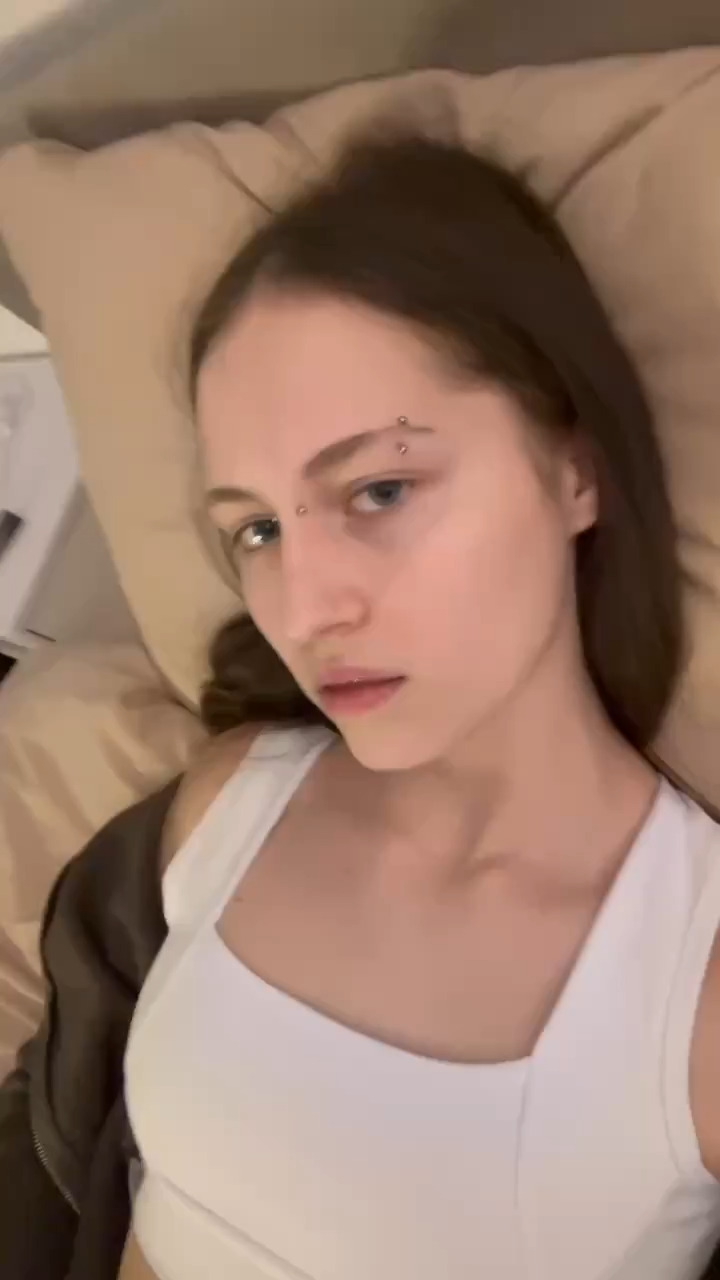 BellaaMiaa-nice-to-fuck-you-here.mp4