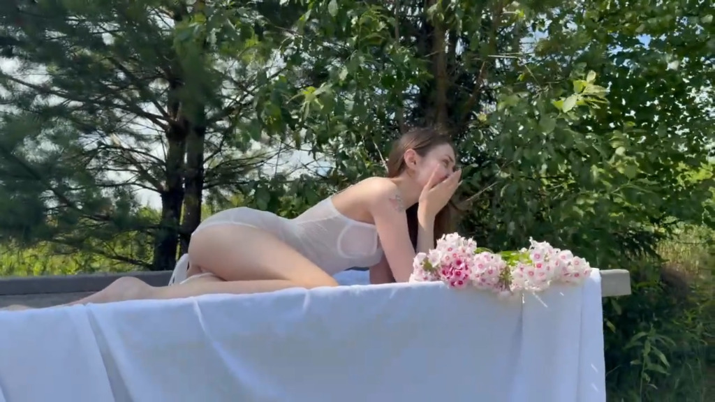 Stoote-meisjes-verdienen-seks.mp4