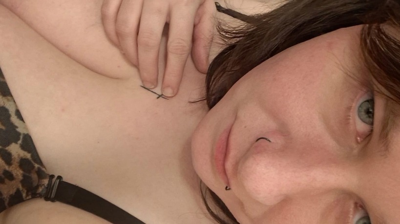 webcam-bisexuele-jonge-vrouw-Brittny-Cup-Dubbel-D-1779265715780.mp4