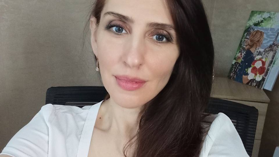 webcam-jonge-vrouw-CandiCole-Cup-E-1764940522037.mp4