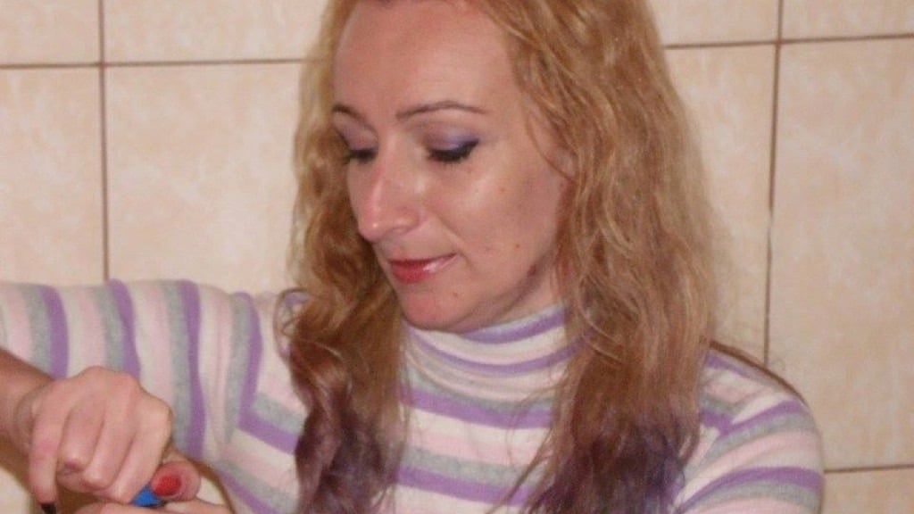 webcam-jonge-vrouw-Cat-23-Cup-D-1739183760734.mp4