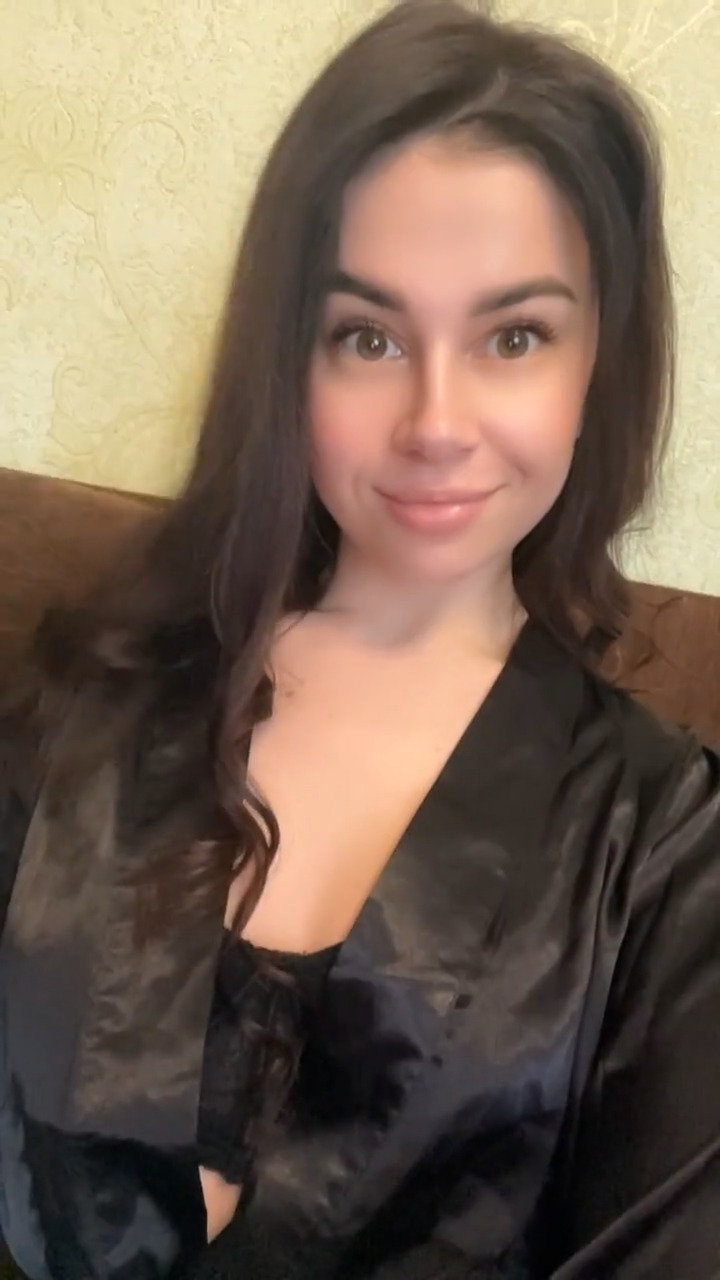 cCharlotte-webcam-video-1-Me.mp4