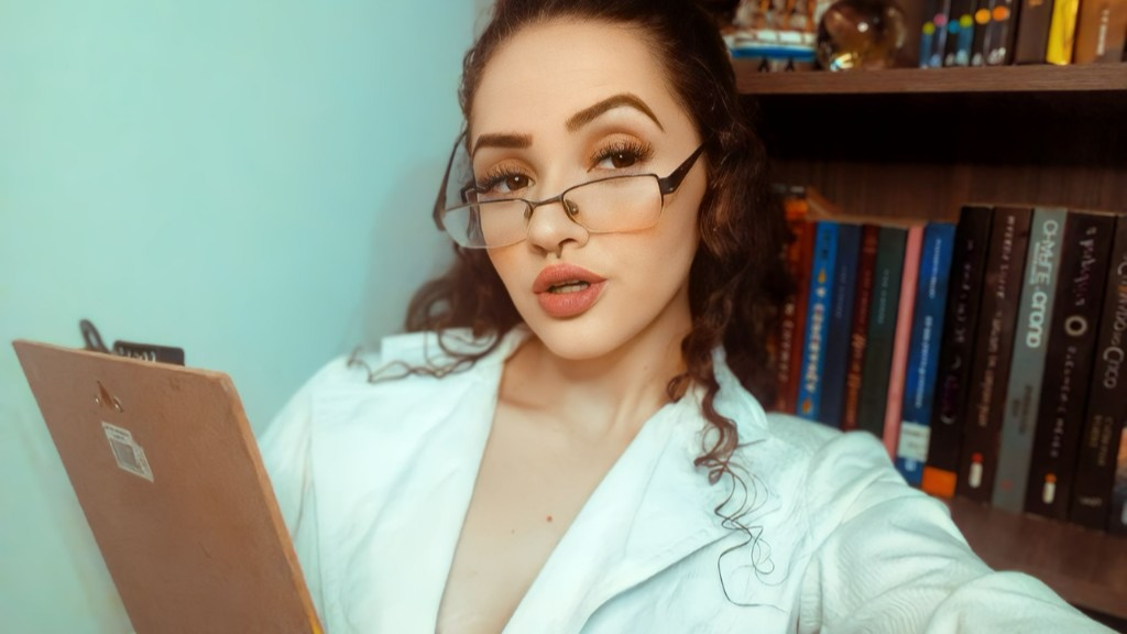 webcam-jonge-vrouw-CharlotteAdam-Cup-B-1756154035363.mp4