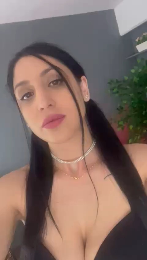 DessiMissy-webcam-video-2-Hello.mp4