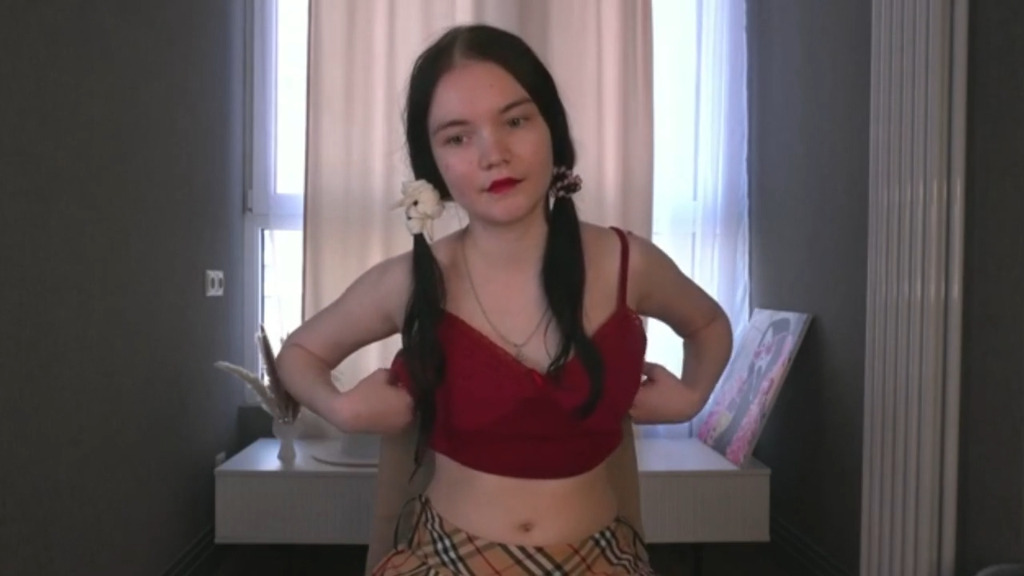 Emmywoods-19-jarig-sletje-met-staartjes-in-zoekt-oudere-mannen.mp4