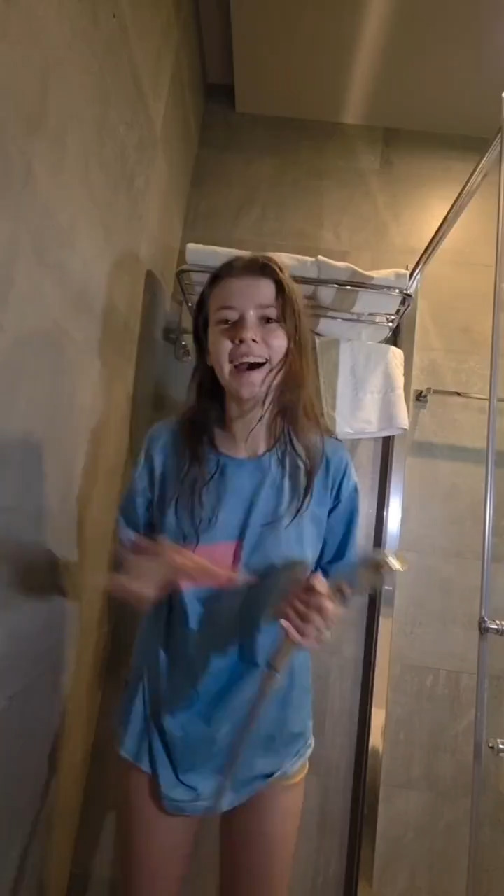 Extralilo-I-am-all-wet-for-fun.mp4