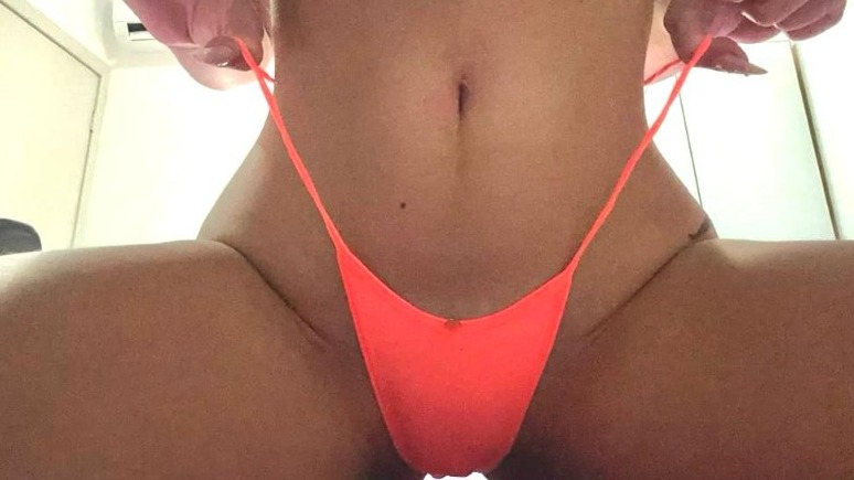 webcam-bisexuele-jonge-vrouw-felina-elk-standje-Cup-B-1763658610085.mp4