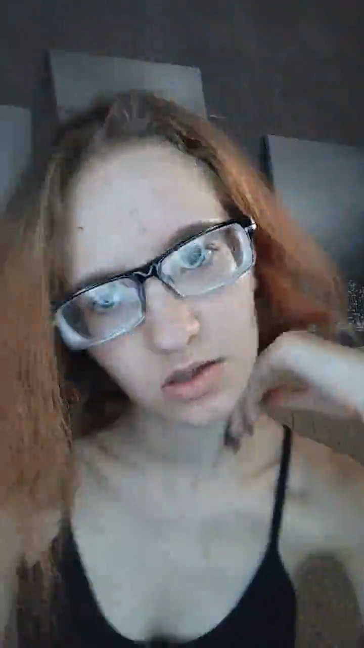 Hayleyli-webcam-video-1.mp4