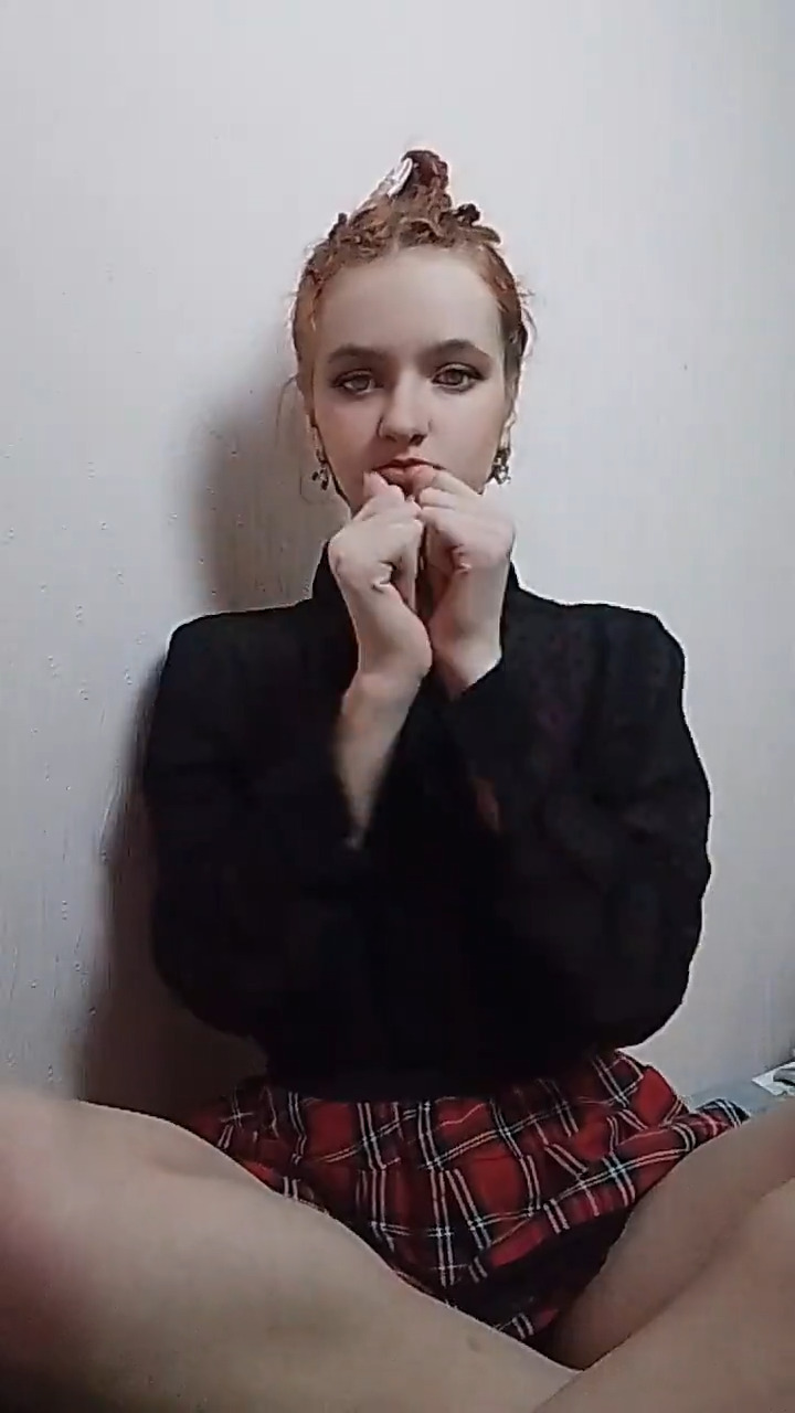 Hayleyli-webcam-video-14-a-little-cute.mp4