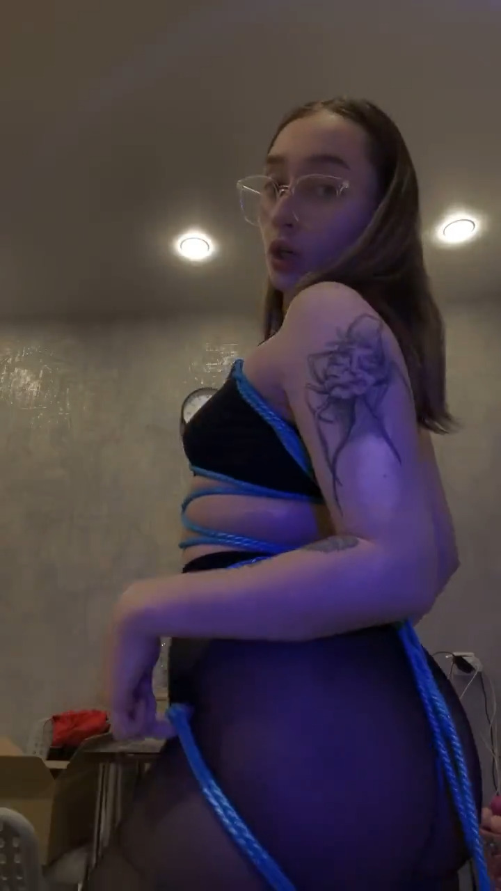 Honeybun-webcam-video-1-I-love-shibari-let-s-have-fun-together.mp4