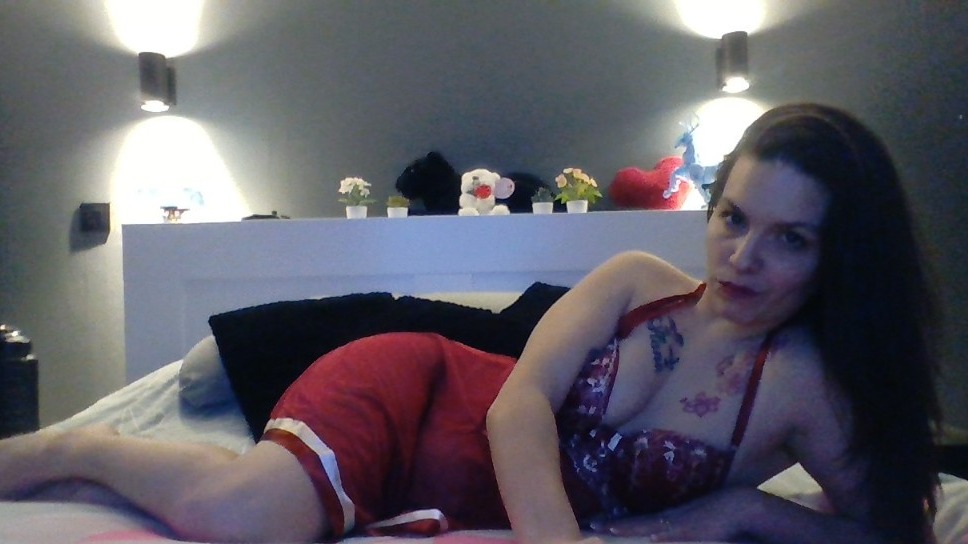 webcam-bisexuele-jonge-vrouw-hotmama94-doggy-69-girl-on-top-Cup-B-1738782077315.mp4