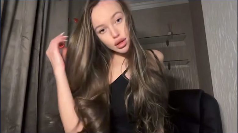 webcam-jonge-vrouw-iamilka-Cup-B-1780595850651.mp4