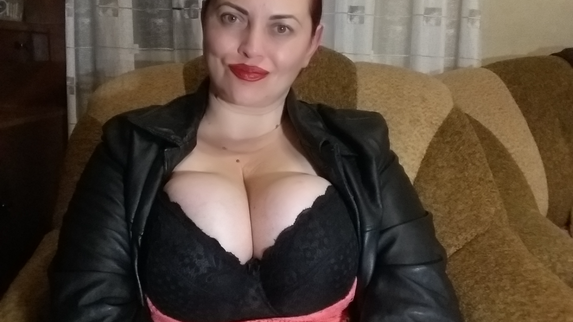 webcam-bisexuele-rijpe-vrouw-jemmajecson-69-Cup-D-1739128318976.mp4