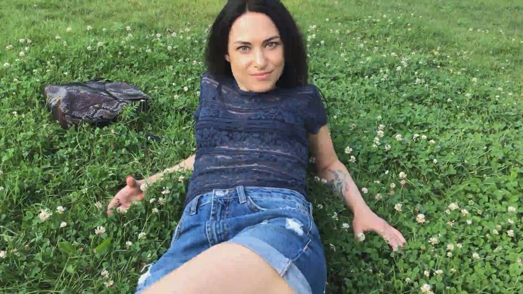 KarinaDoll-webcam-video-1-I-and-flowers.mp4