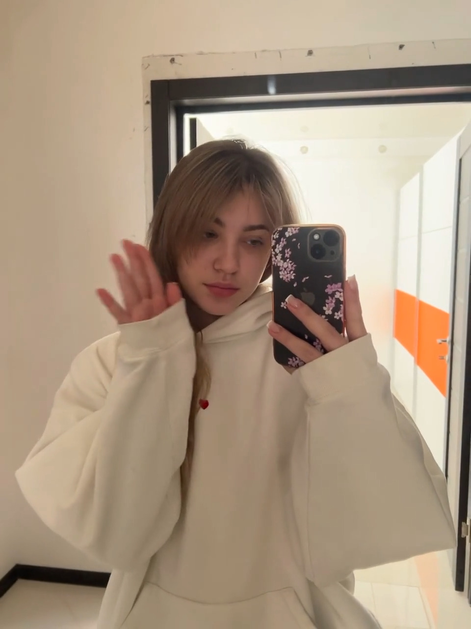 Kellynaive-webcam-video-1-Kelly.mp4
