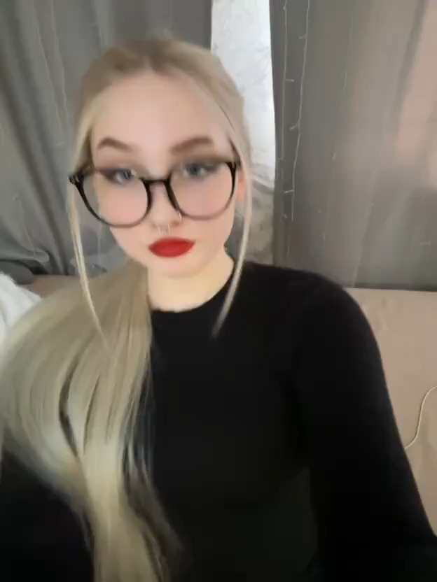 KittyKisss-sexy-blonde-with-glasses.mp4