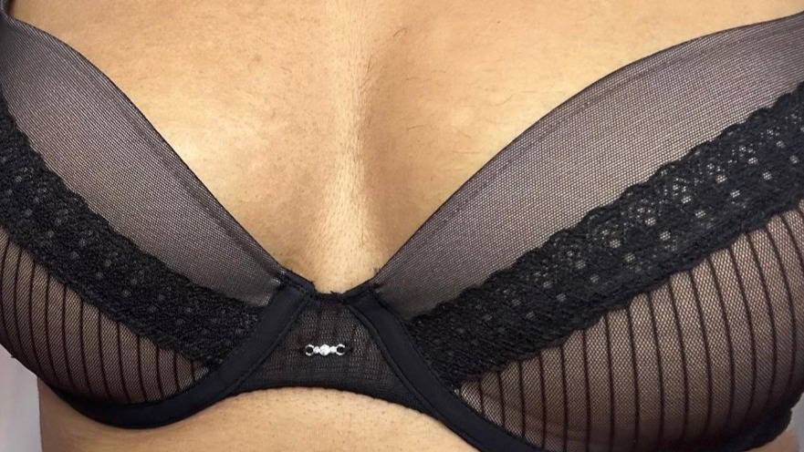 webcam-bisexuele-jonge-vrouw-LaylaNoir-Cup-B-1759913469838.mp4