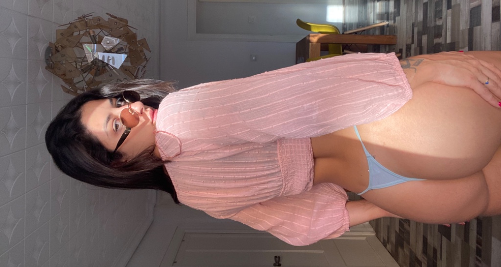 webcam-bisexuele-jonge-vrouw-LunaFernandez-Cup-B-1758053418488.mp4