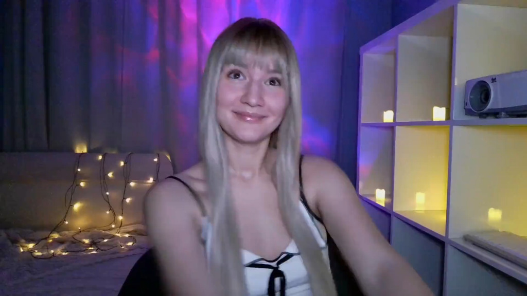 LunaLoverx-webcam-video-1-Welcom-to-my-room-boys.mp4