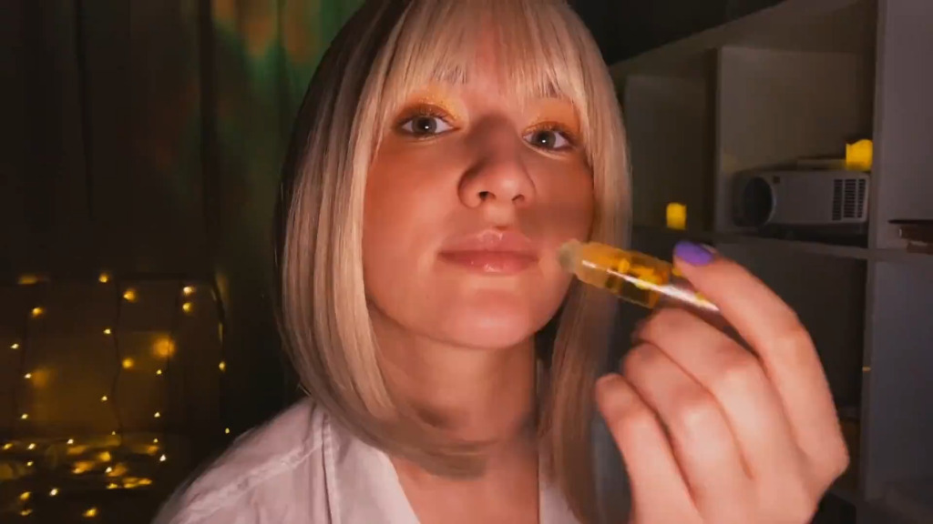 LunaLoverx-webcam-video-3-Wet-lips.mp4