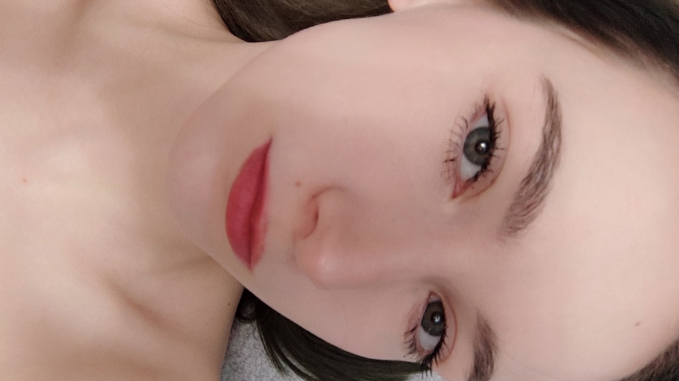 webcam-bisexuele-jonge-vrouw-mabelx-I-need-to-think-Cup-B-1740054060741.mp4