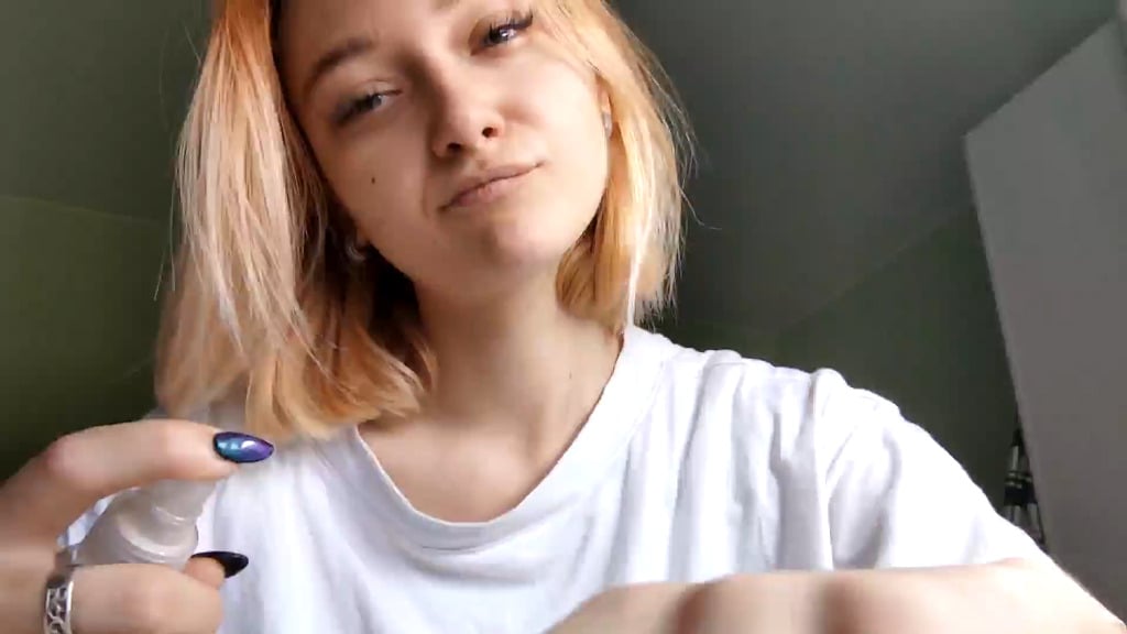 MelaniOrange-webcam-video-12-smell-me.mp4