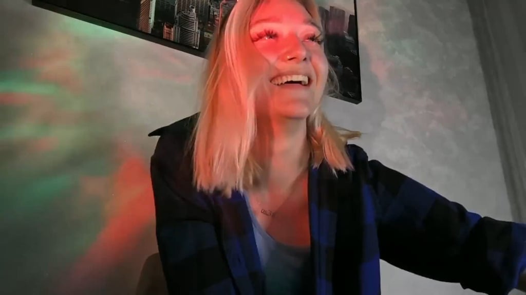 MelaniOrange-webcam-video-3-what-is-your-favorite-song.mp4