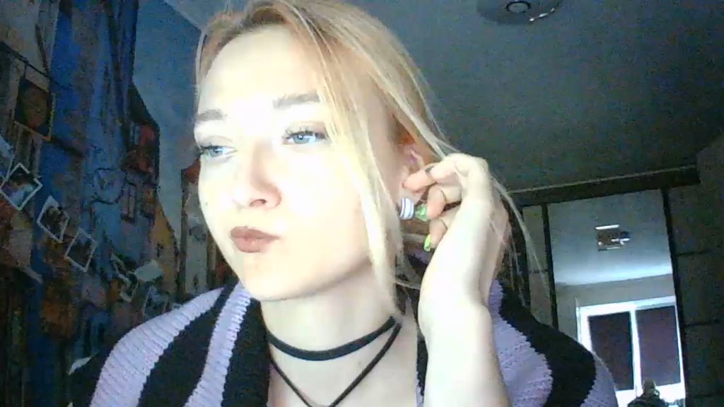 MelaniOrange-webcam-video-8-come-here-come-here-boy.mp4