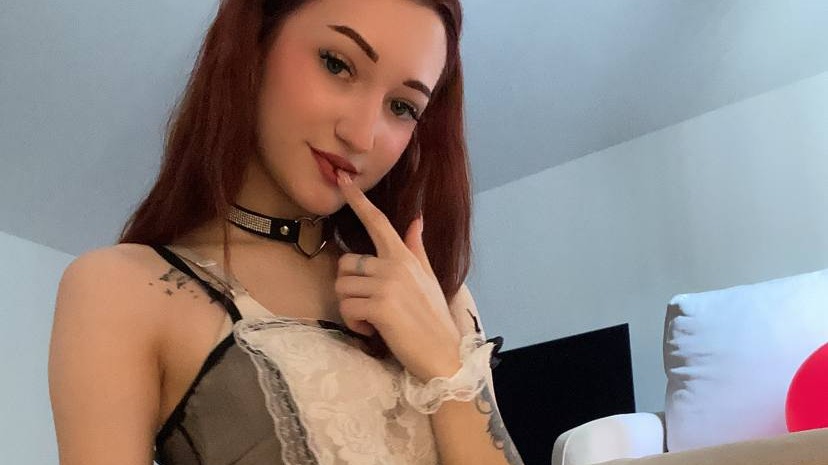 webcam-bisexuele-jonge-tienermeid-MilaFlame-Cup-A-1774647808512.mp4