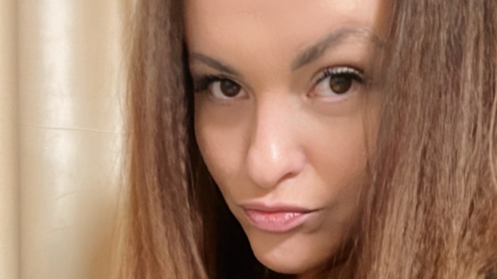 webcam-jonge-vrouw-milanas-Cup-C-1749319834495.mp4