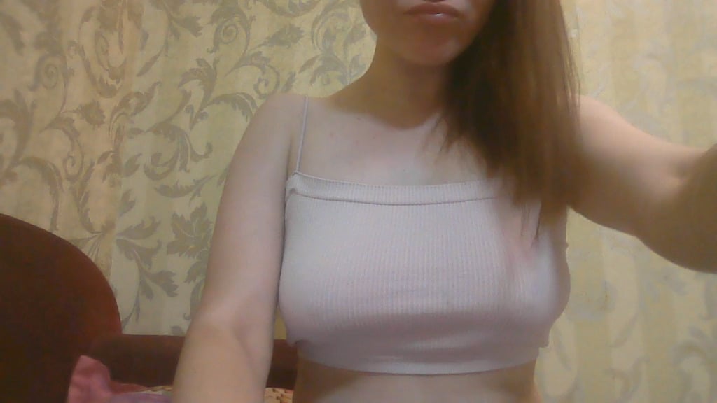 webcam-jonge-vrouw-milanas-Cup-C-1762415272032.mp4