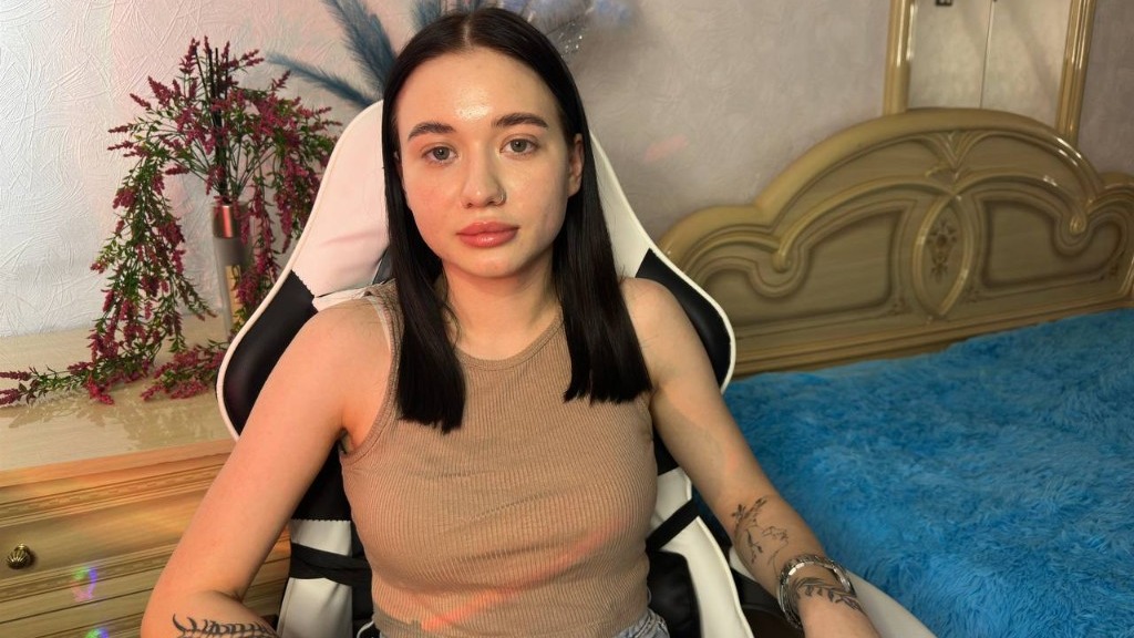 webcam-bisexuele-jonge-tienermeid-MileyHot-Cup-B-1740326983701.mp4