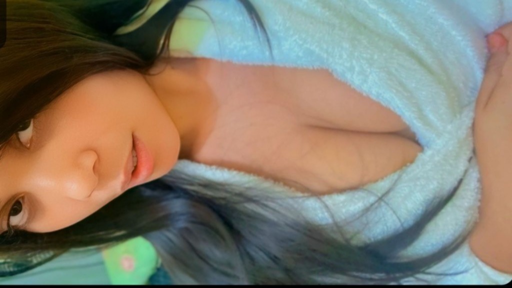 webcam-bisexuele-jonge-vrouw-Milou--Cup-B-1745296634422.mp4