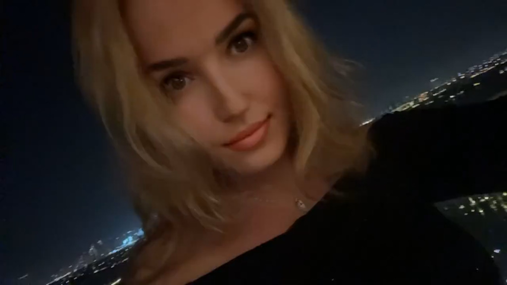 MonaLiza-webcam-video-1-Amor.mp4