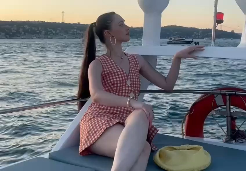 PlayfulPixel-webcam-video-1-My-sea-vibes.mp4