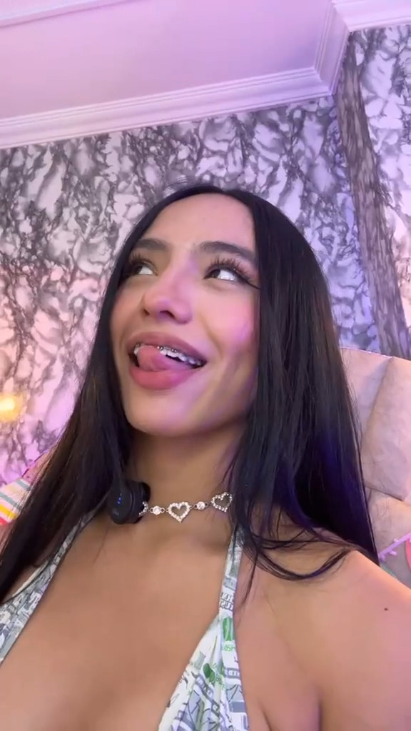 Queenblaze-webcam-video-7-A-look-that-s-not-easily-forgotten.mp4