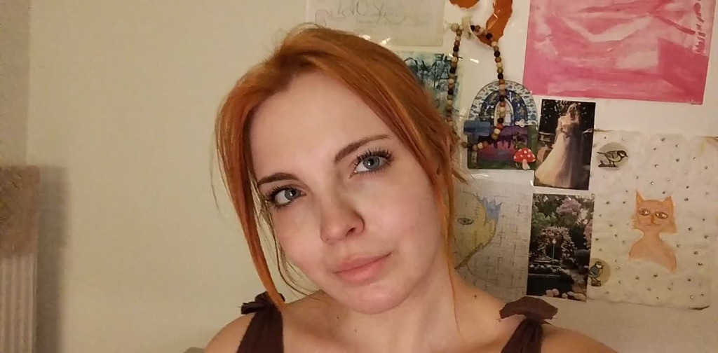 webcam-bisexuele-geile-jonge-vrouw-SpoiledGodess-Cup-B-1746129222031.mp4