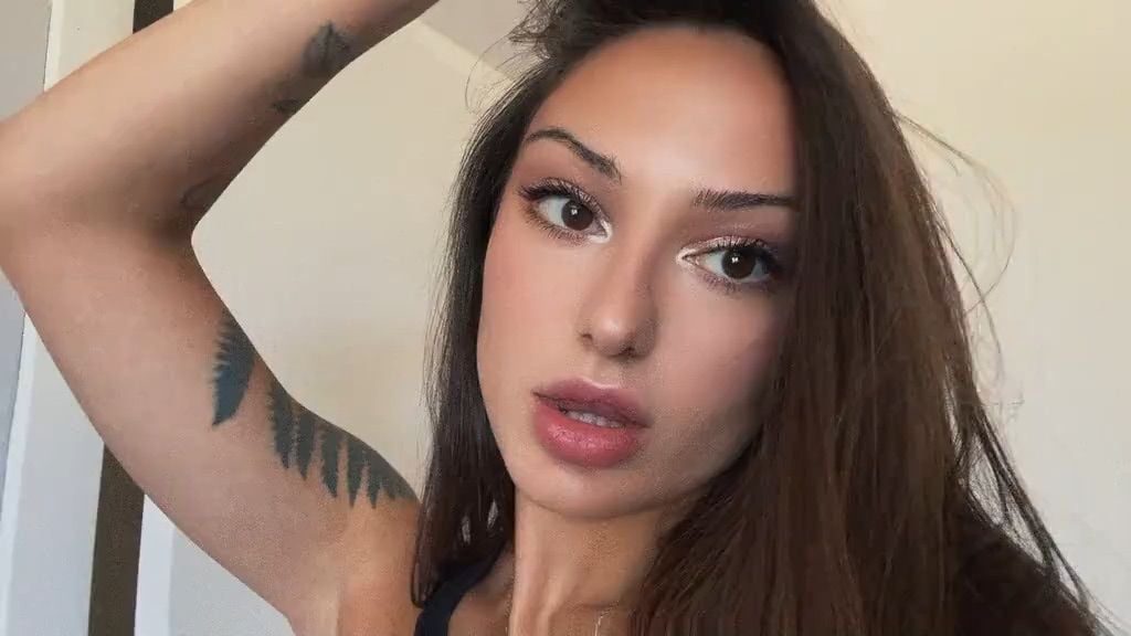 ssonyashine-webcam-video-1-hello.mp4