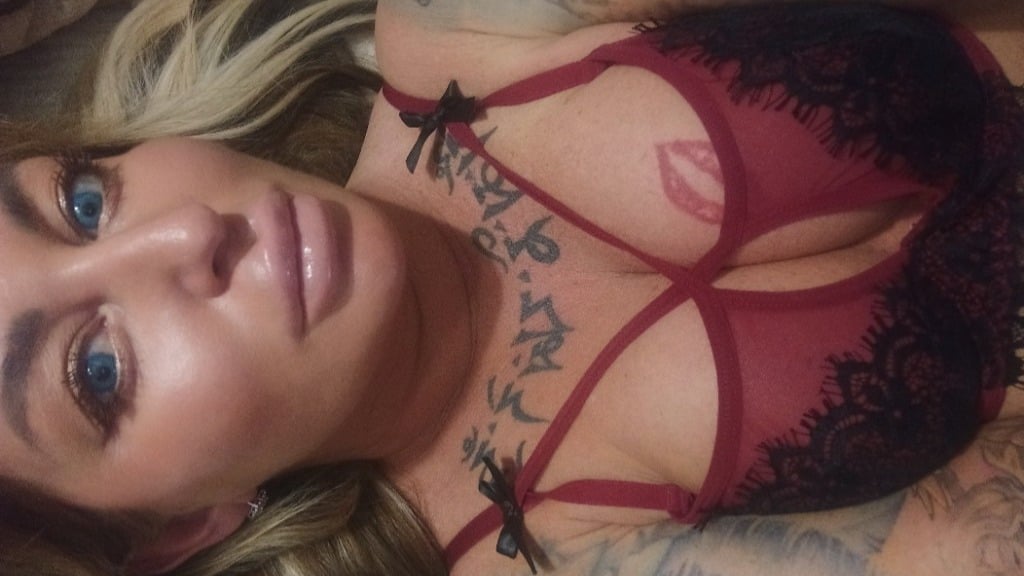 webcam-bisexuele-Milf-vrouw-StormMira-Cup-D-1743967031159.mp4