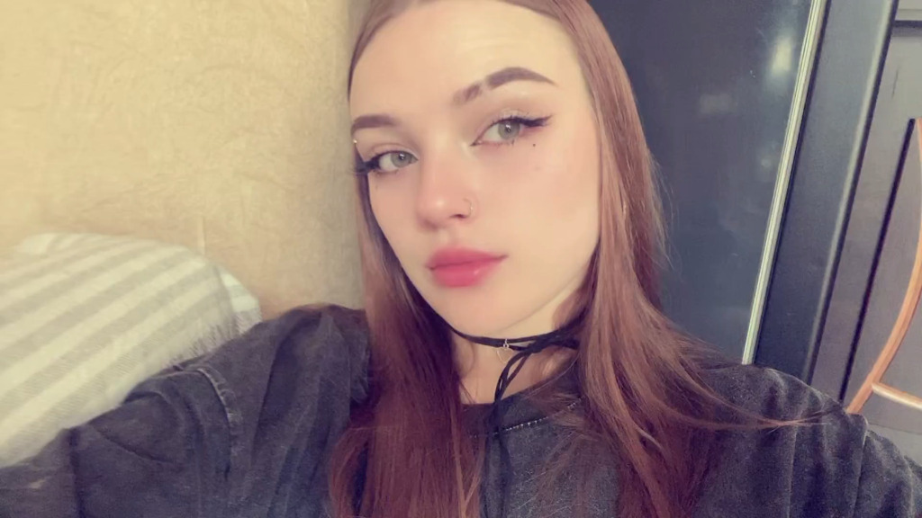 SugarBliss-wants-to-give-you-a-good-blowjob.mp4