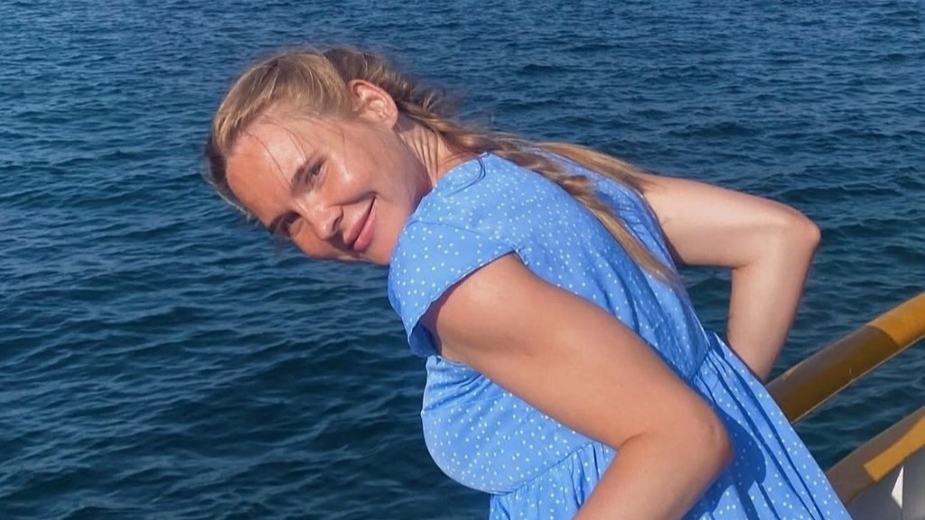 webcam-bisexuele-jonge-vrouw-SummerBeatrice-Cup-B-1750153787697.mp4