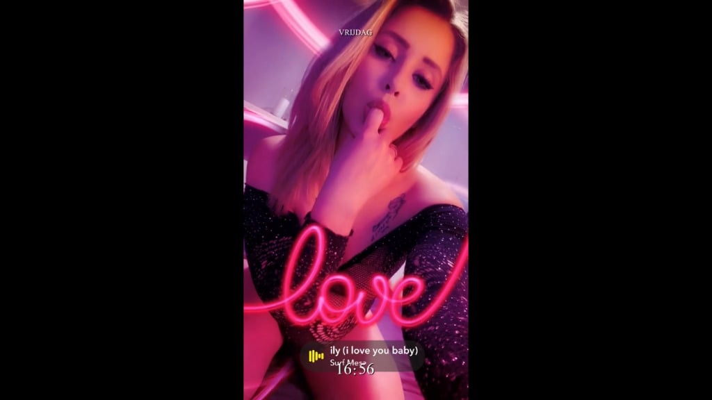 webcam-jonge-vrouw-yaira-Doggy-Cup-C-1738966140988.mp4
