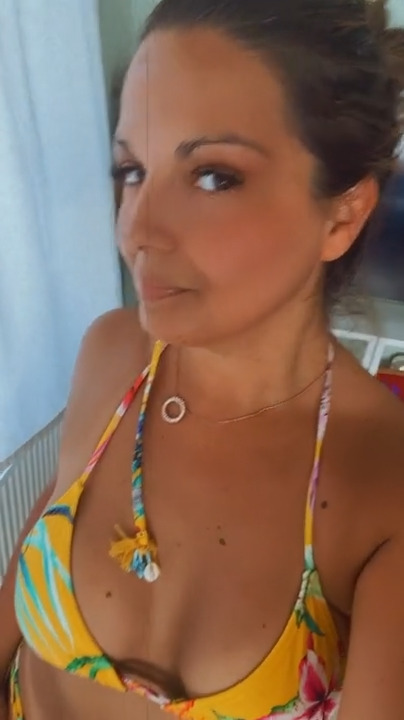 webcam-rijpe-vrouw-Youna-Cup-C-1767874531376.mp4